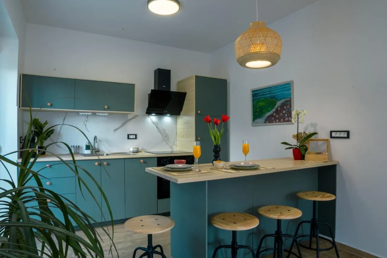 Deluxe Apartment And Studio 