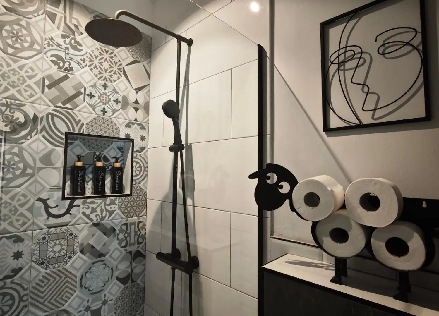 Deluxe Apartment And Studio 