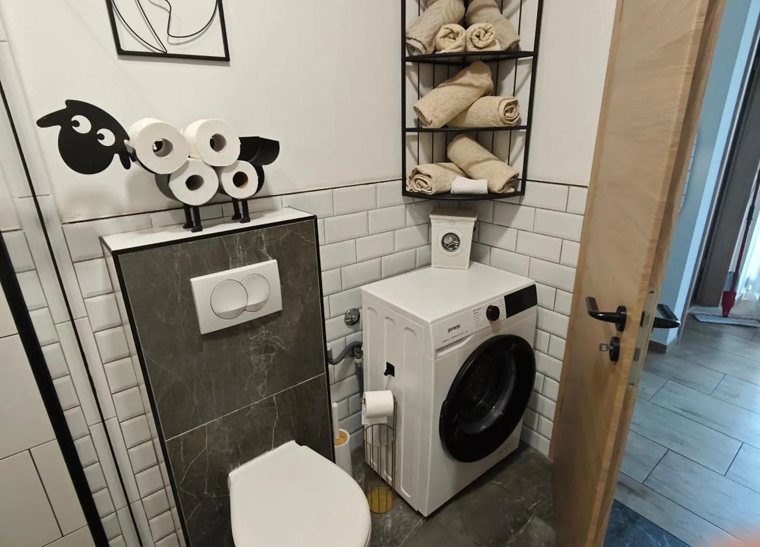 Deluxe Apartment And Studio 