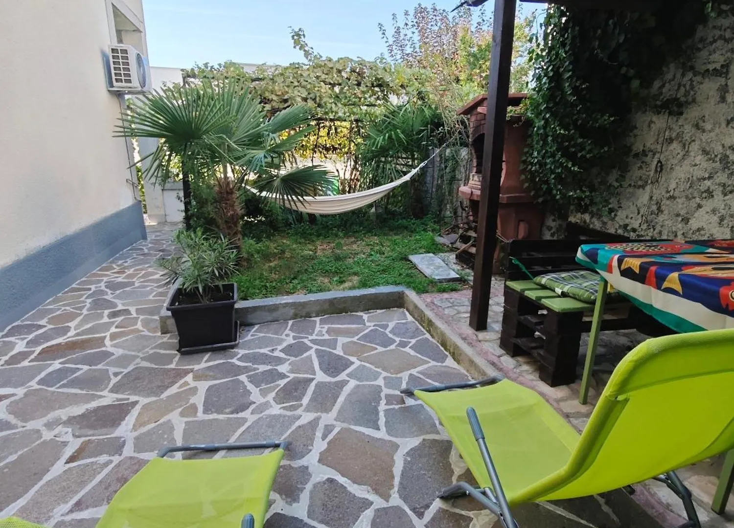 Deluxe Apartment And Studio 